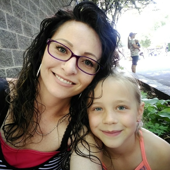 Meet your Posher, Alesha - Picture 1 of 8